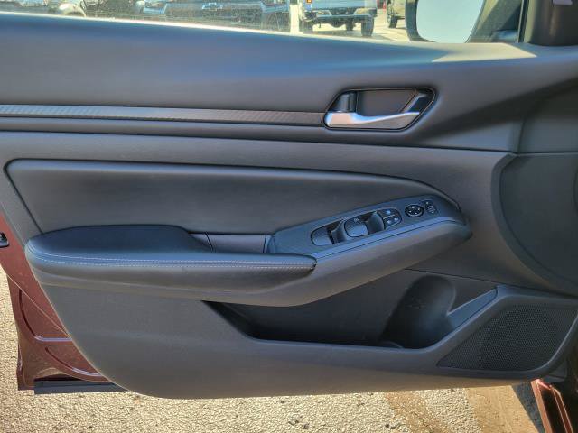 Used 2025 Nissan Altima 2.5 SV FWD image 6