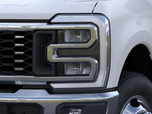 New 2026 Ford F350 4x4 Crew Cab DRW Super Duty image 18