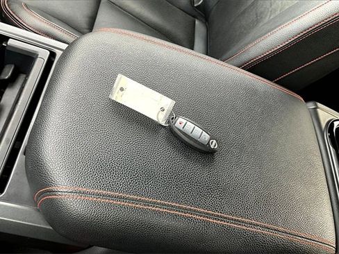 Used 2023 Nissan Titan PRO-4X w/ Pro-4x Convenience Package image 10