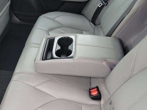 Certified 2019 Toyota Avalon XLE w/ Moonroof Package FWD image 9