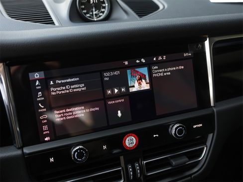 Certified 2025 Porsche Macan image 21