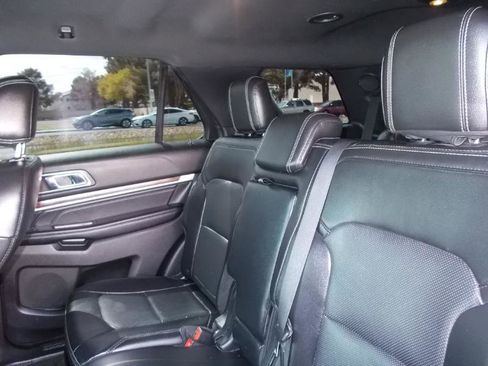 Used 2017 Ford Explorer Limited image 32