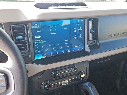 Used 2023 Ford Bronco Wildtrak image 17