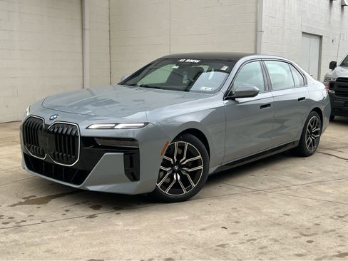 Used 2025 BMW 740i xDrive w/ Premium Package image 1