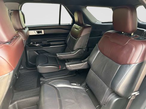 Used 2023 Ford Explorer Platinum w/ Technology Package AWD/4WD image 14