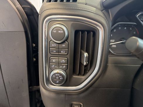 Used 2021 GMC Sierra 1500 SLT w/ SLT Convenience Package AWD/4WD image 17