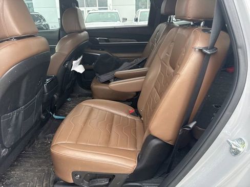 Used 2022 Kia Telluride SX w/ SX Prestige Package image 5