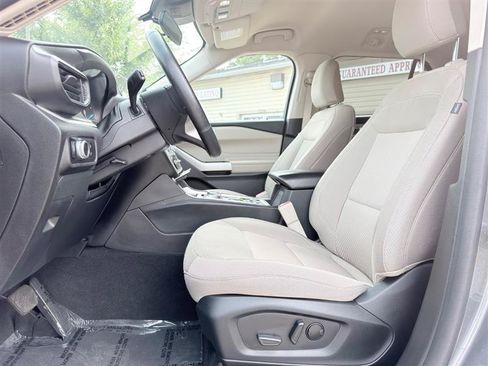 Used 2023 Ford Explorer XLT AWD/4WD image 19