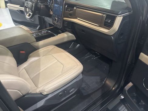 Used 2023 Ford Expedition Limited image 38