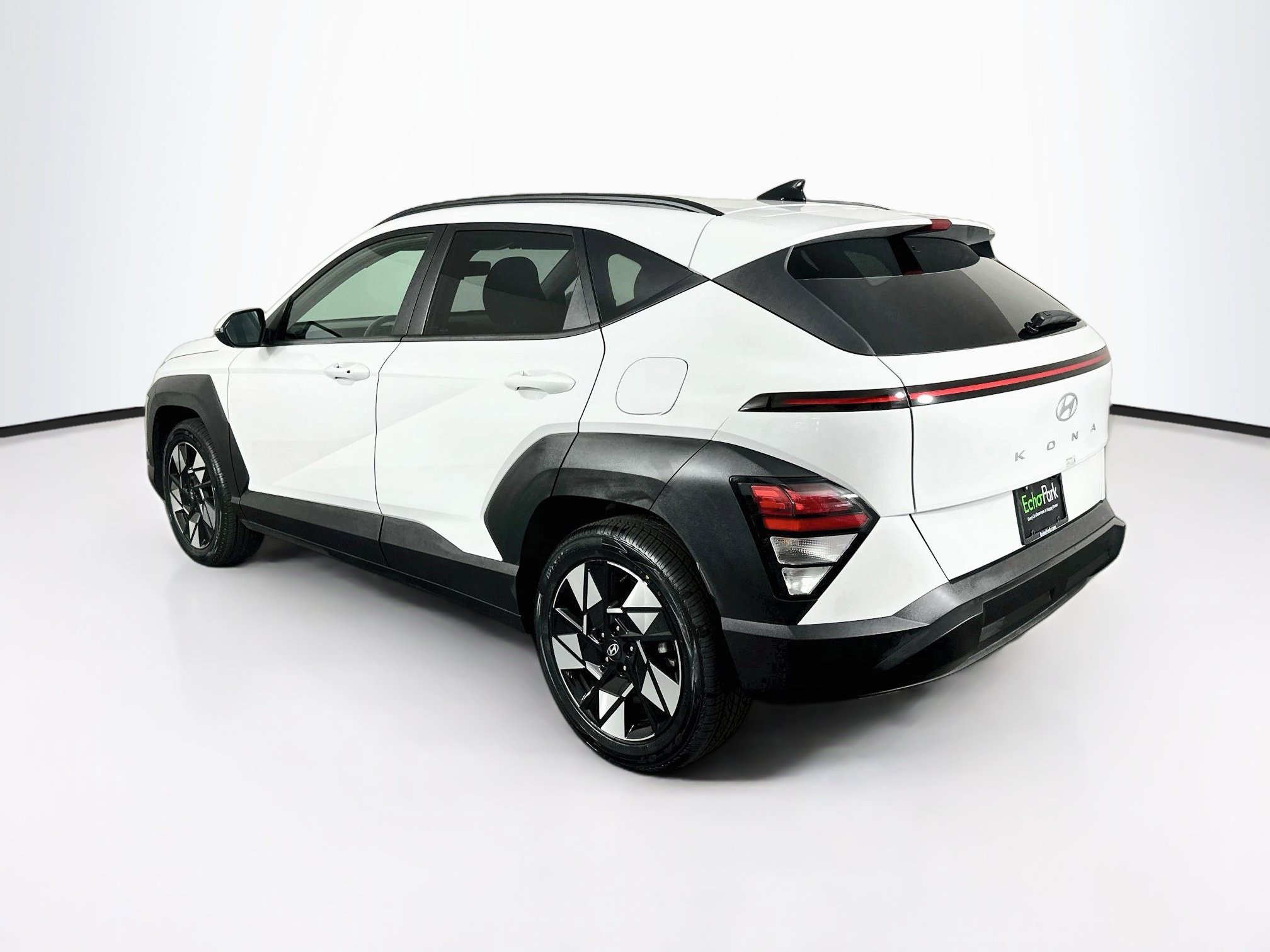 Used 2025 Hyundai Kona SEL FWD image 5