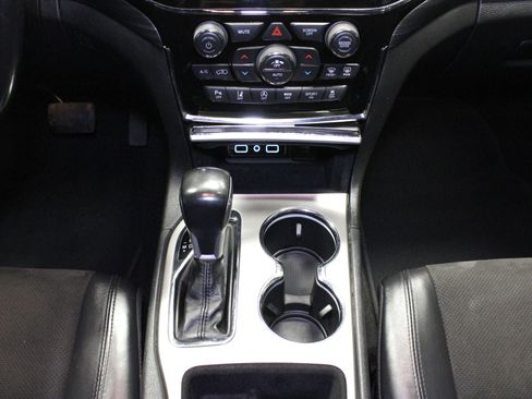 Used 2020 Jeep Grand Cherokee Altitude RWD image 21