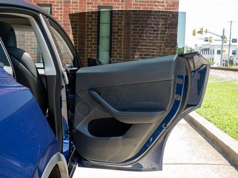 Used 2023 Tesla Model Y AWD image 44