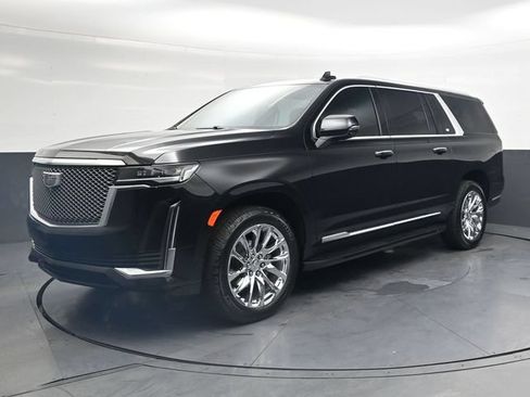 Used 2023 Cadillac Escalade ESV Premium Luxury w/ LPO, Radiant Package AWD/4WD image 10