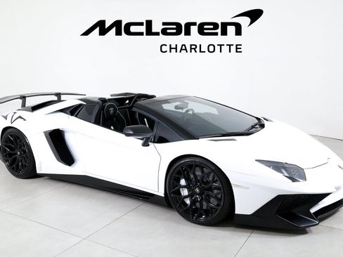 Used 2016 Lamborghini Aventador LP 750-4 Superveloce AWD/4WD image 2
