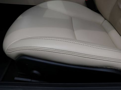 Used 2014 Mercedes-Benz SLK 250 image 17