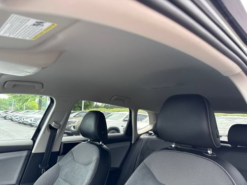 Certified 2022 Volkswagen Taos SE AWD/4WD image 13