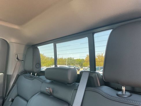 Used 2025 GMC Sierra 1500 Denali w/ Technology Package AWD/4WD image 15