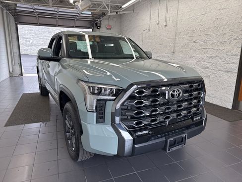 Used 2025 Toyota Tundra Platinum AWD/4WD image 2