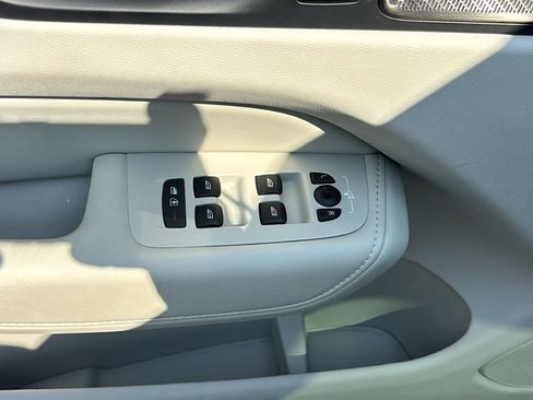 Certified 2025 Volvo XC60 B5 Ultra AWD/4WD image 13