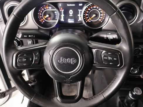 Used 2023 Jeep Gladiator Willys image 3