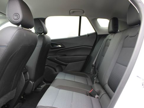 Used 2025 Chevrolet Trax LT w/ LT Convenience Package image 22