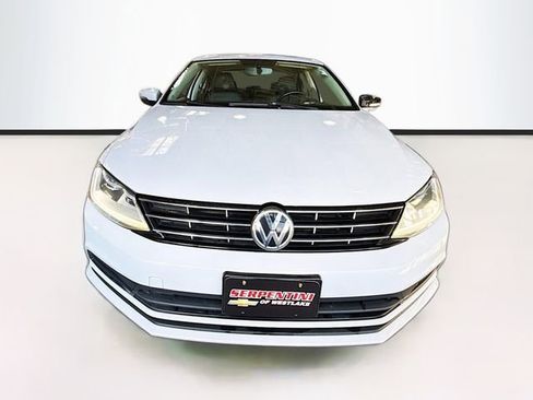 Used 2018 Volkswagen Jetta SE FWD image 4