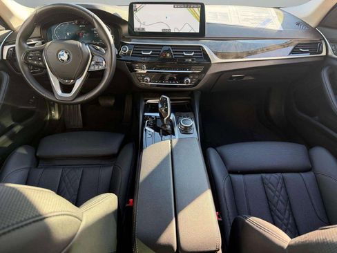 Used 2022 BMW 530e xDrive image 4