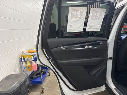 Certified 2022 Cadillac XT6 Premium Luxury w/ Technology Package image 9