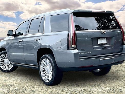 Used 2020 Cadillac Escalade Platinum RWD image 4