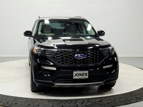 Used 2023 Ford Explorer Platinum w/ Technology Package image 2