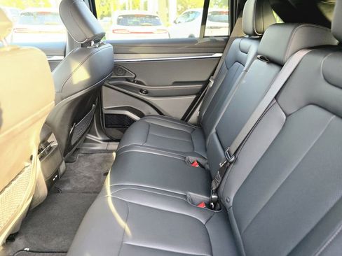 Used 2025 Jeep Wagoneer S Limited image 13