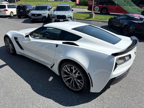 Used 2015 Chevrolet Corvette Z06 RWD image 9