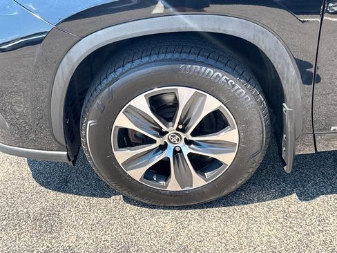 Used 2025 Toyota Highlander XLE AWD/4WD image 43