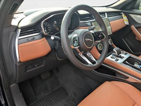 New 2026 Jaguar F-PACE R-Dynamic S image 3