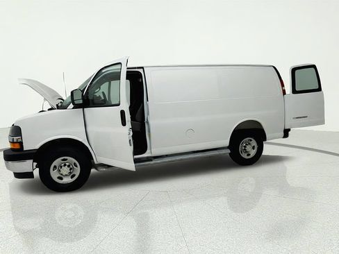 Used 2025 Chevrolet Express 2500 w/ Driver Convenience Package RWD image 27