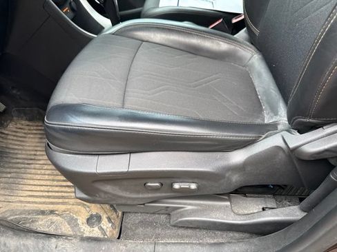 Used 2022 Chevrolet Trax LT w/ LT Convenience Package AWD/4WD image 22