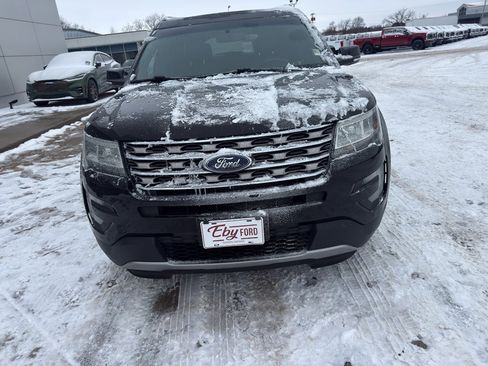 Used 2016 Ford Explorer XLT w/ Equipment Group 202A image 8