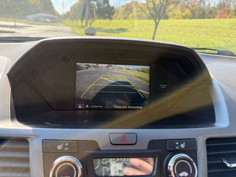 Used 2016 Honda Odyssey Touring Elite image 5