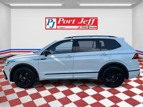 Used 2023 Volkswagen Tiguan SE R-Line image 2