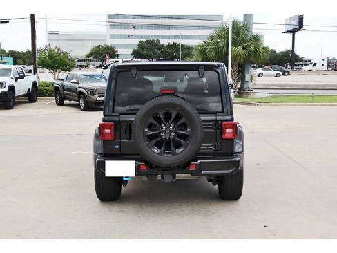 Used 2021 Jeep Wrangler Unlimited Sahara AWD/4WD image 5
