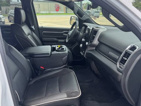 Used 2025 RAM 1500 Laramie AWD/4WD image 12