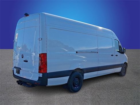Used 2025 Mercedes-Benz Sprinter 2500 image 4