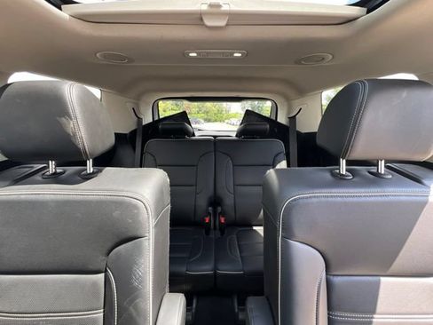 Used 2021 GMC Acadia Denali w/ Denali Ultimate Package AWD/4WD image 19