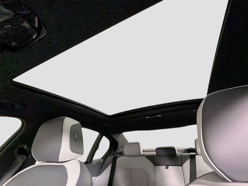 New 2026 BMW 550e xDrive image 22