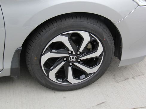 Used 2017 Honda Accord EX image 31