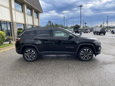 Used 2023 Jeep Compass Limited AWD/4WD image 3