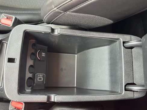 Used 2019 Jeep Cherokee Latitude Plus AWD/4WD image 17