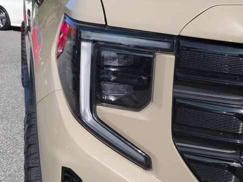 Used 2022 GMC Sierra 1500 Elevation AWD/4WD image 10