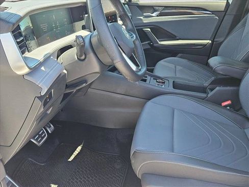 Used 2025 Volkswagen Tiguan SE R-Line AWD/4WD image 16