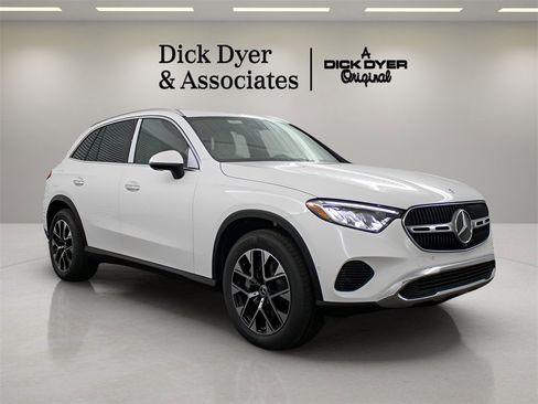 Used 2025 Mercedes-Benz GLC 350e 4MATIC image 12